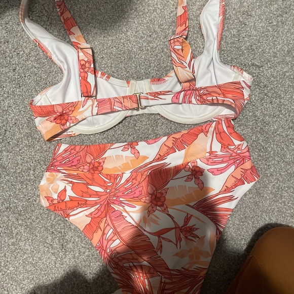 Kulani Kini’s bikini set in pina colada pattern - Picture 3 of 3